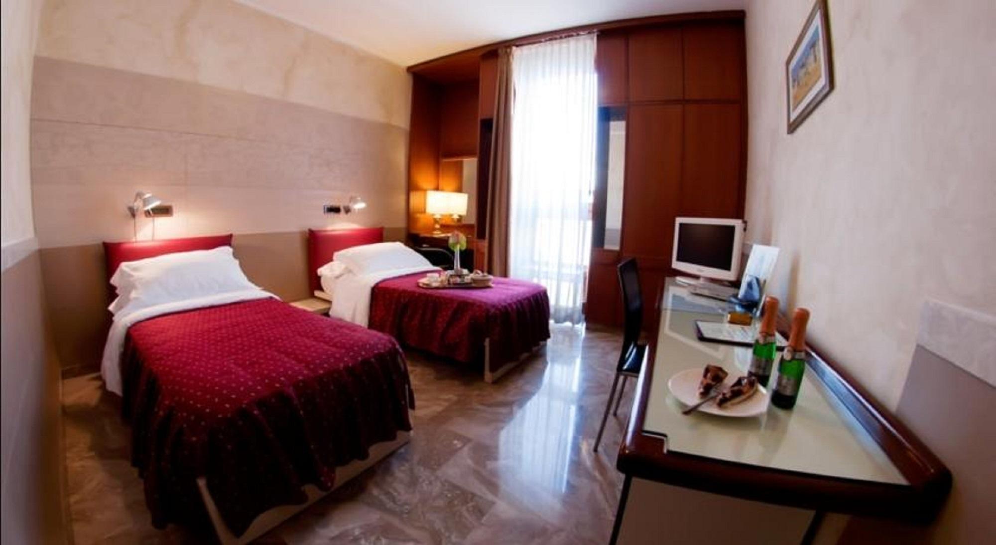 Canova Hotel Милано Екстериор снимка