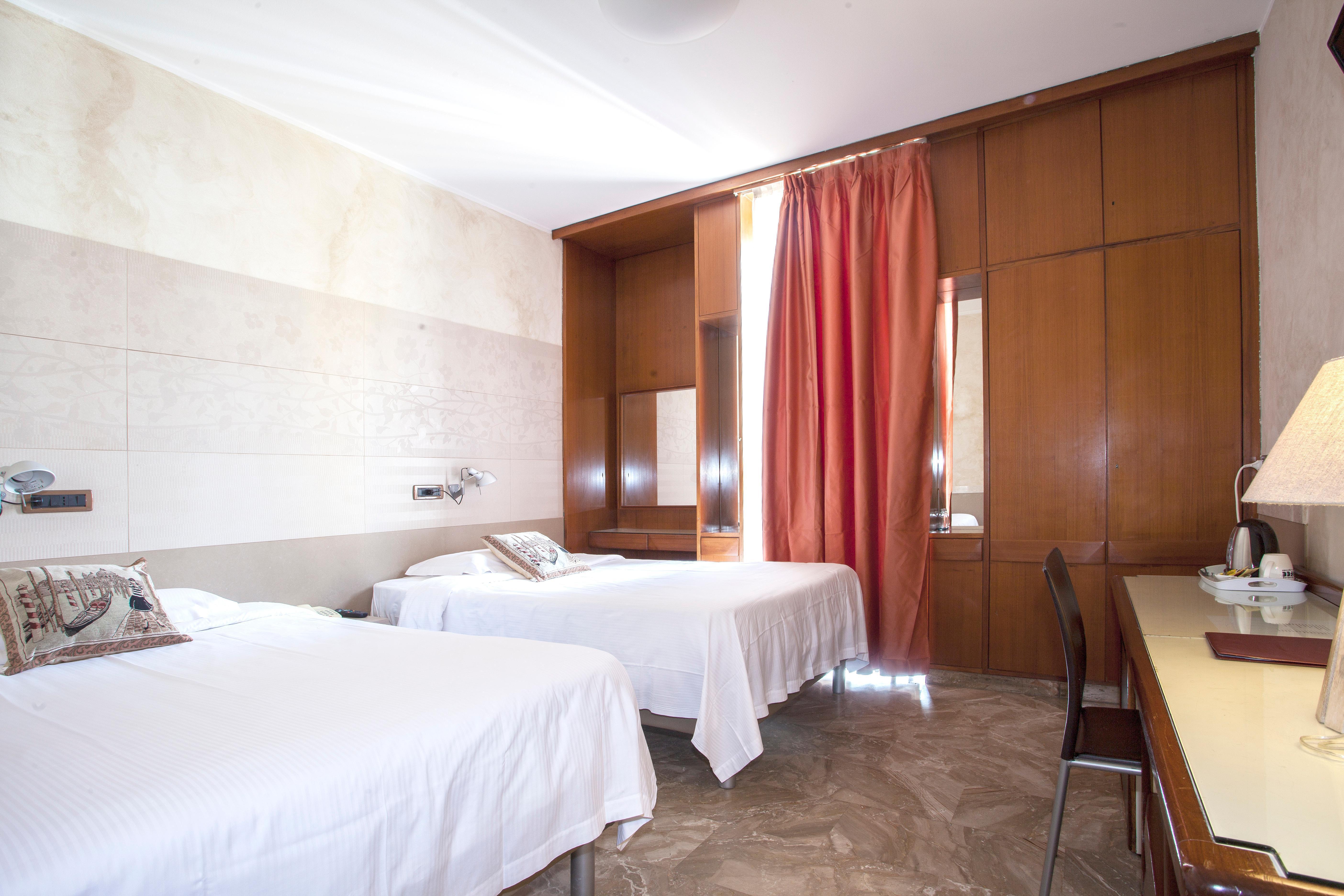 Canova Hotel Милано Екстериор снимка