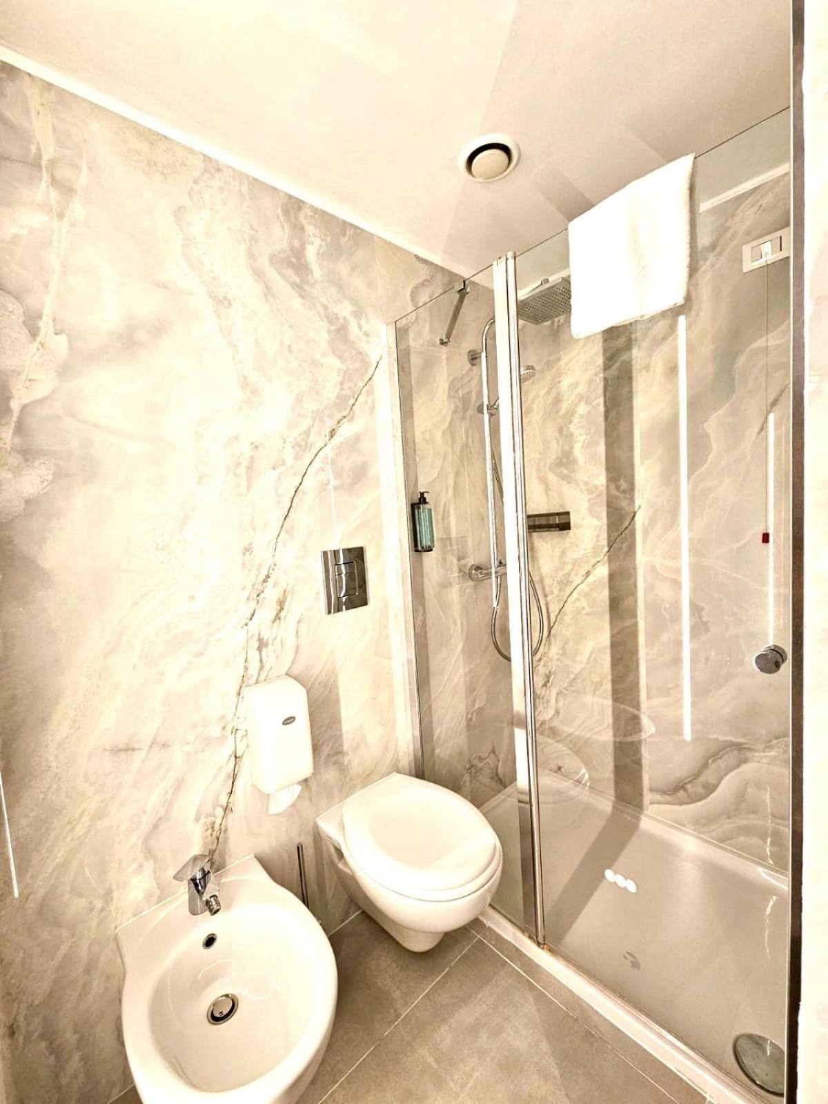 Canova Hotel Милано Екстериор снимка
